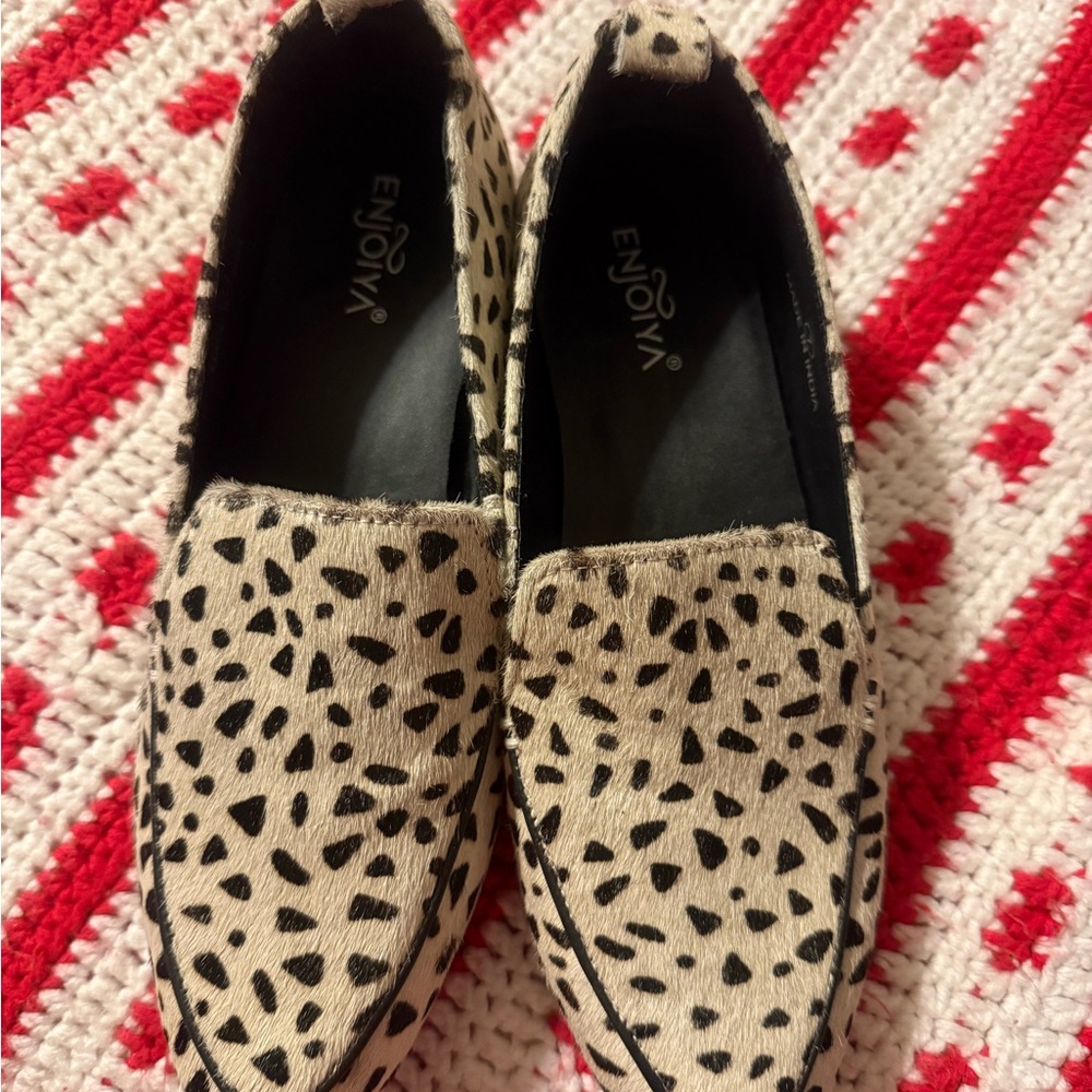 Women's Black and Cream Patterned Loafers